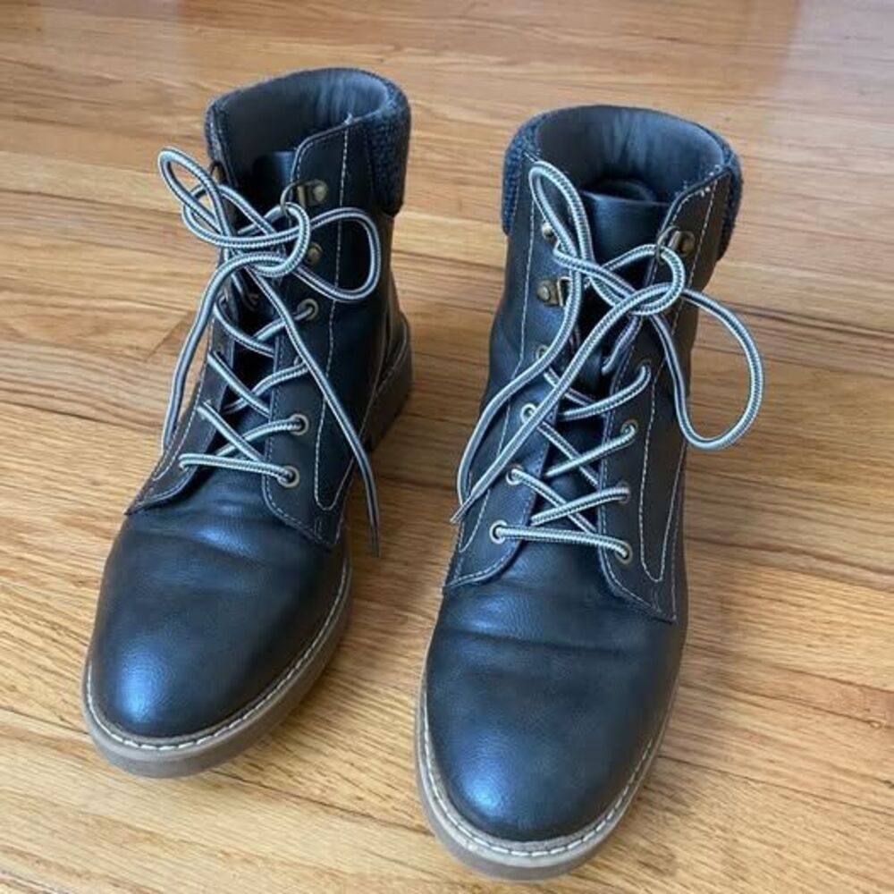 Women’s Durham Lace Up Boots Size 9 like new